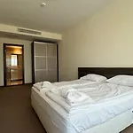 Sunny Family Sluneční pobřeží